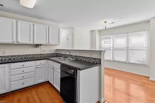 2014 Kildare Woods Dr, Greensboro, NC 27407 - Photo 9