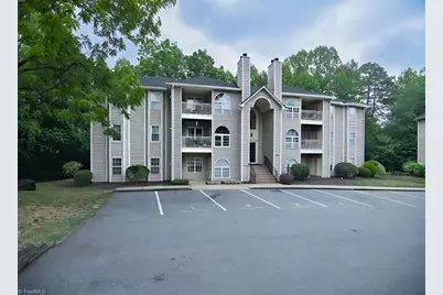 6704 W Friendly Avenue #4D, Greensboro, NC 27410 - Photo 3