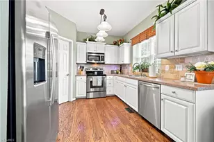4020 Maid Marion Ct, Jamestown, NC 27282 - Photo 5