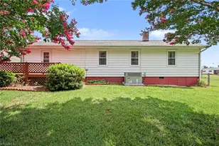 724 Lake Dr, Kernersville, NC 27284 - Photo 17