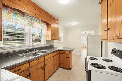 724 Lake Drive, Kernersville, NC 27284 - Photo 9