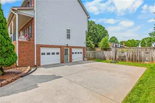 1005 Lisa Run Dr, Kernersville, NC 27284 - Photo 3