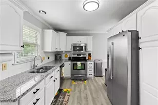 1005 Lisa Run Dr, Kernersville, NC 27284 - Photo 17
