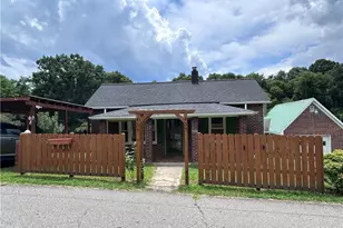 435 Lawrence St, Eden, NC 27288 - Photo 5