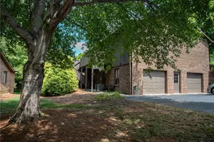 137 Breckindale Cir, Winston-Salem, NC 27104 - Photo 3