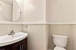 2905 Shamrock Dr, Greensboro, NC 27408 - Photo 23
