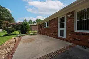 4613 Sun Valley Ln, Kernersville, NC 27284 - Photo 11