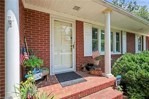 305 Hilltop Dr, Lexington, NC 27292 - Photo 3