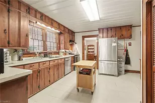 305 Hilltop Dr, Lexington, NC 27292 - Photo 9