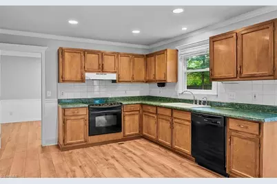 1016 Pineburr Road, Jamestown, NC 27282 - Photo 9