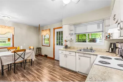 2427 N Patterson Avenue, Winston-Salem, NC 27105 - Photo 9