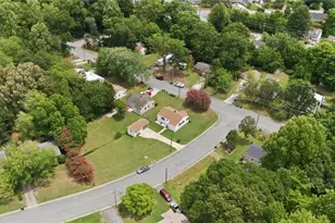 2010 Edgewood Dr, High Point, NC 27262 - Photo 3