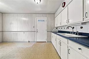 2010 Edgewood Dr, High Point, NC 27262 - Photo 7