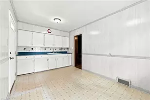 2010 Edgewood Dr, High Point, NC 27262 - Photo 9