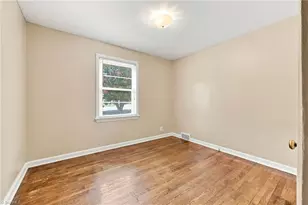 2010 Edgewood Dr, High Point, NC 27262 - Photo 15