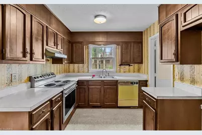 4106 Ridgedale Drive, Greensboro, NC 27455 - Photo 11