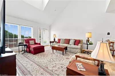 360 Elm Street #304, Greensboro, NC 27401 - Photo 5