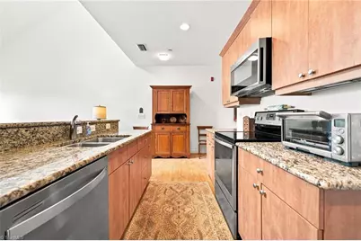360 Elm Street #304, Greensboro, NC 27401 - Photo 3
