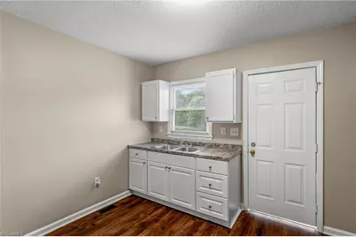 2210 E Market Street, Greensboro, NC 27401 - Photo 17