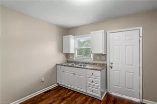 2210 E Market St, Greensboro, NC 27401 - Photo 17
