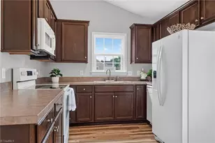 1575 Farningham Ln, Burlington, NC 27215 - Photo 11