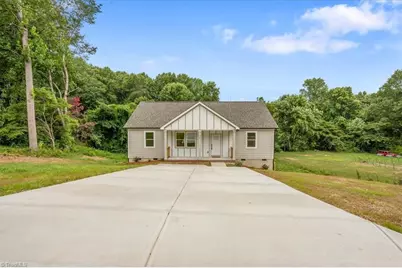 126 Aspen Street, Yadkinville, NC 27055 - Photo 3