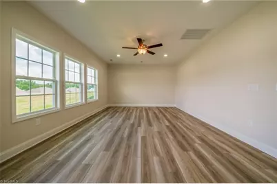3719 Contimental Square, Kernersville, NC 27284 - Photo 9