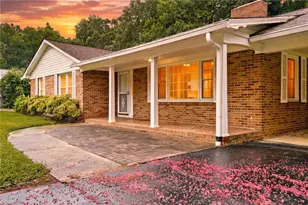 399 Wildwood Ln, Winston-Salem, NC 27107 - Photo 5