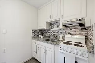 1300 Warwick Dr, Burlington, NC 27215 - Photo 9