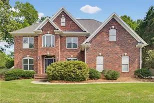 4 Willow Oak Ct, Greensboro, NC 27408 - Photo 1