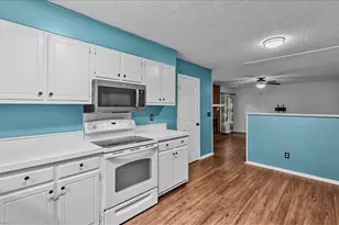 2004 Cottage Pl, Greensboro, NC 27455 - Photo 11