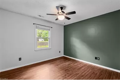 2004 Cottage Place, Greensboro, NC 27455 - Photo 21