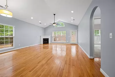 2071 Salisbury Square, Winston-Salem, NC 27127 - Photo 5