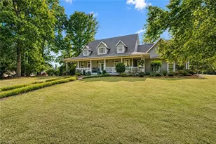 208 Monk Ct, North Wilkesboro, NC 28659 - Photo 3
