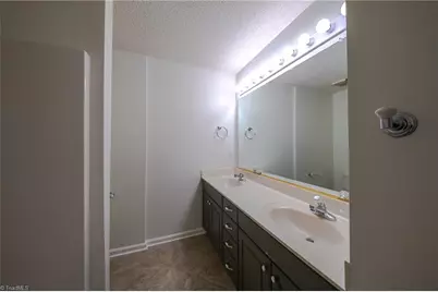 308 Ridgeland Drive, High Point, NC 27262 - Photo 21