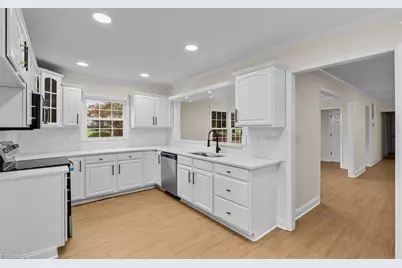 5007 Shoreline Drive, Summerfield, NC 27410 - Photo 9