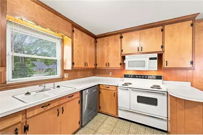 201 Rolling Road, Burlington, NC 27217 - Photo 7