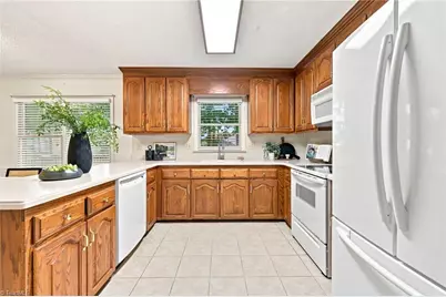 413 Hollinswood Avenue, Winston-Salem, NC 27103 - Photo 9