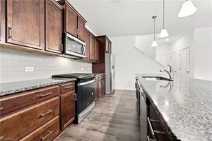 1843 Gatehouse Vw Dr, Winston-Salem, NC 27127 - Photo 9