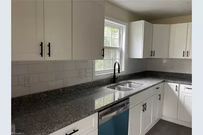 513 W Dameron Avenue, Liberty, NC 27298 - Photo 3