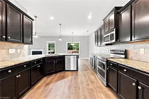 5409 Torwood Dr, Greensboro, NC 27409 - Photo 9