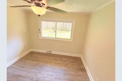 118 Lakeview Circle, Thomasville, NC 27360 - Photo 9