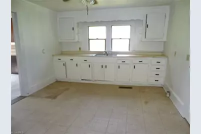 307 Goforth Drive, Thomasville, NC 27360 - Photo 7