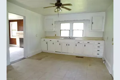 307 Goforth Drive, Thomasville, NC 27360 - Photo 5