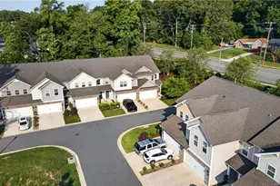 822 Riley Ln, Greensboro, NC 27455 - Photo 3