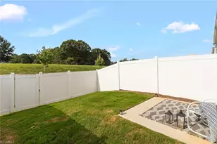 1196 Evelynnview Ln, Kernersville, NC 27284 - Photo 3