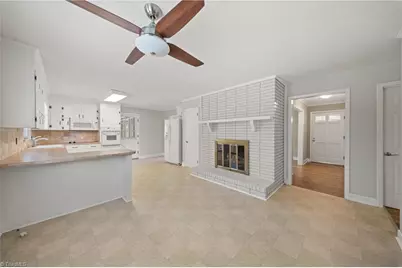 2801 Deerwood Drive, Winston-Salem, NC 27103 - Photo 9