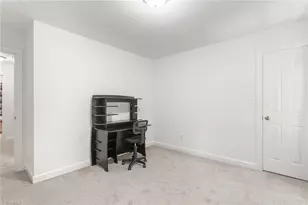 2000 Warwickshire Dr, Greensboro, NC 27455 - Photo 35