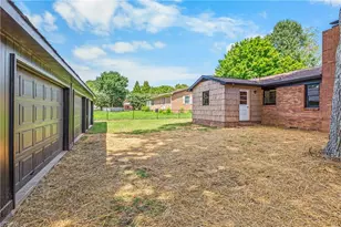 117 Hinshaw Ave, Yadkinville, NC 27055 - Photo 39