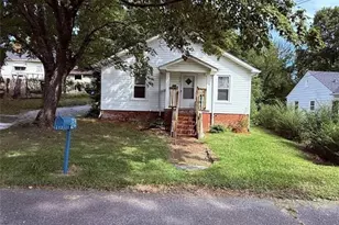212 Ridgecrest St, Thomasville, NC 27360 - Photo 1